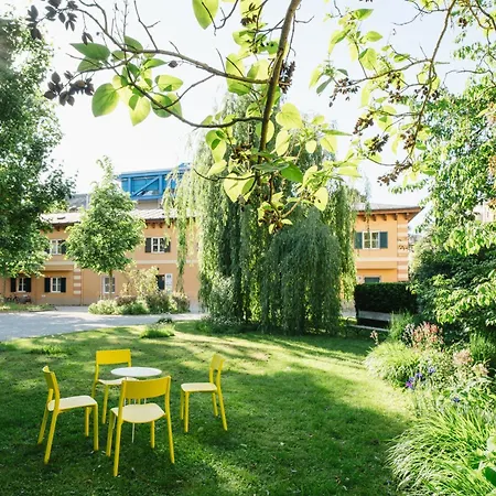 Red Flat–enchanting-beside Kf Uni–free Parking Graz