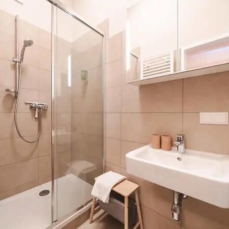 Red Flat By Grazrentals Family Friendly With Kids Bed & Free Parking * Graz