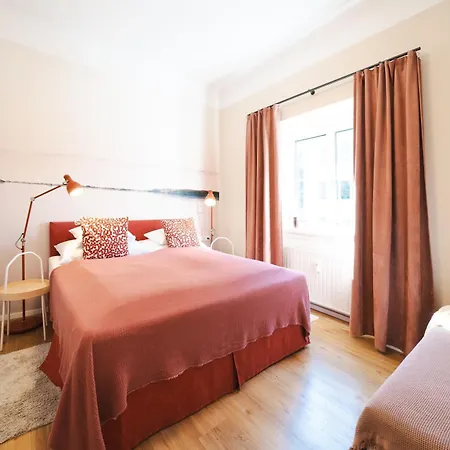 Red Flat–enchanting-beside Kf Uni–free Parking