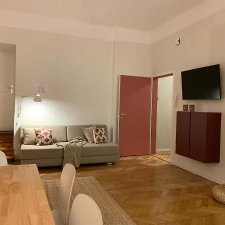 Red Flat–enchanting-beside Kf Uni–free Parking *