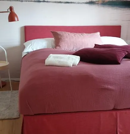 Red Flat–enchanting-beside Kf Uni–free Parking