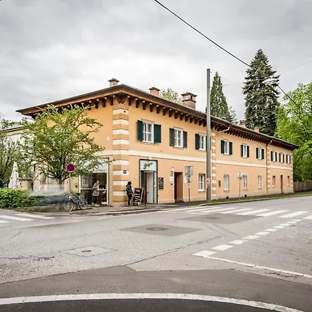 Red Flat–enchanting-beside Kf Uni–free Parking * Graz