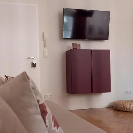 Red Flat–enchanting-beside Kf Uni–free Parking Lejlighed *